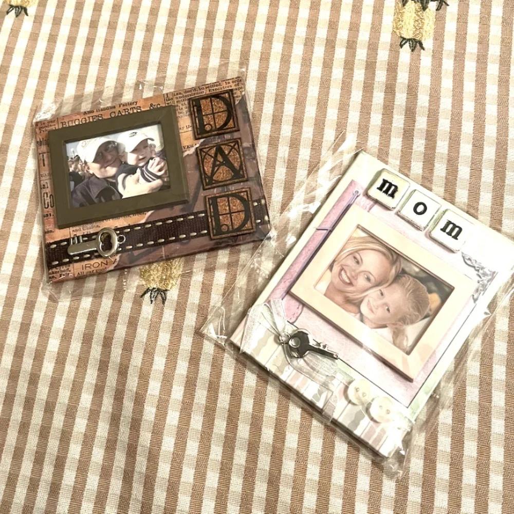 Mini Photo Frame Fridge Magnets – “MOM” & “DAD” – Set of 2 – NWOT